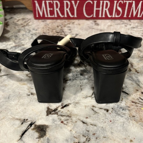 Nordstrom Rack Faux Leather Black Landry Sandal Size 5 - Picture 2 of 5